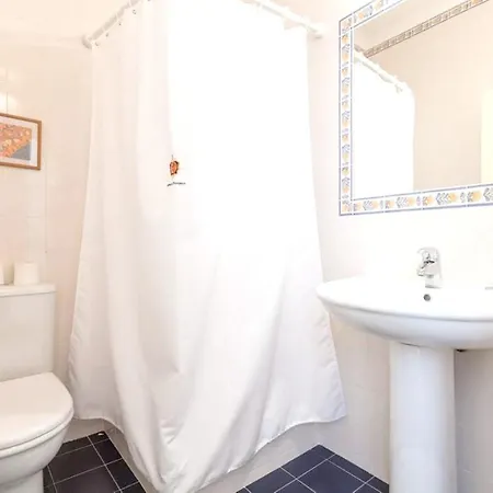 Дом отдыха House With 3 Bedrooms In With Shared Pool And Terrace 30 Km From The Beach Valpedre
