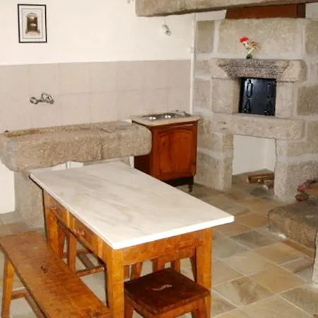 House With 3 Bedrooms In With Shared Pool And Terrace 30 Km From The Beach Дом отдыха Valpedre